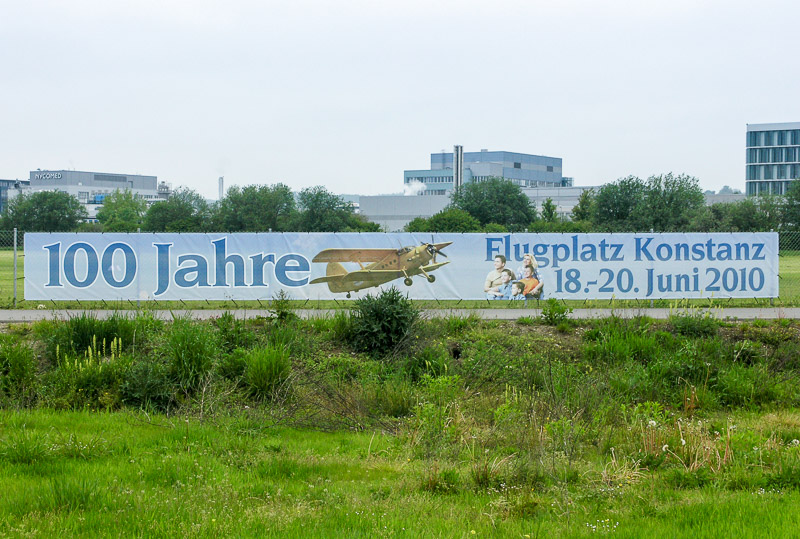 Banner 100 Jahre Flugplatz Konstanz