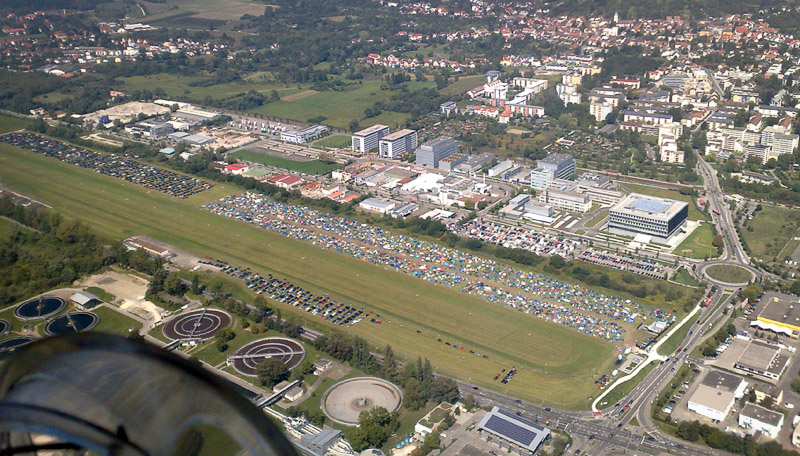 Zeltstadt am Flugplatz Konstanz während des Festivals Rock am See