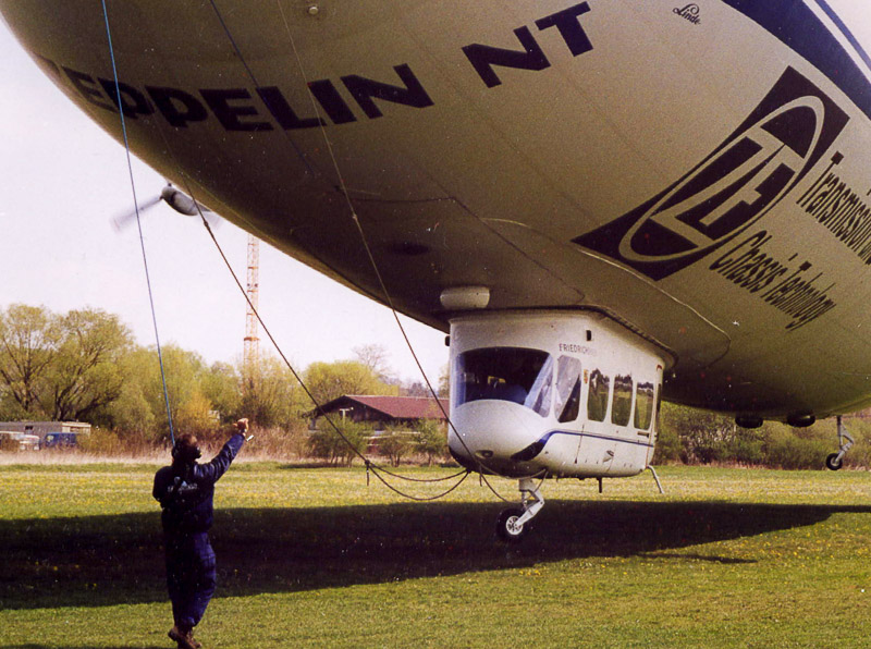 Landung eines Zeppelin NT am Flugplatz Konstanz
