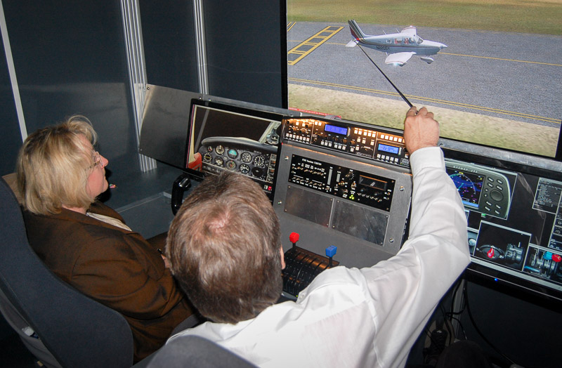 Spezifisches Luftfahrtwissen kann am Simulator einfach und kostengünstig vermittelt werden.