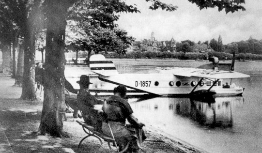 Dornier Flugboot Delphin an der Seestraße